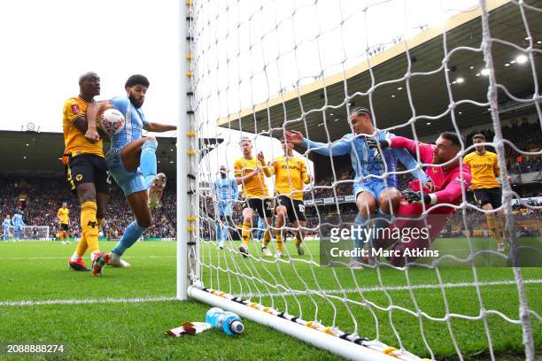Ellis Simms of Coventry City scores his team's first goal whilst under pressure from Nelson Semedo of Wolverhampton Wanderers during the Emirates FA...