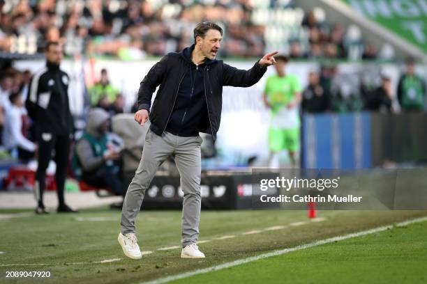 Niko Kovac, Head Coach of VfL Wolfsburg, gives the team instructions during the Bundesliga match between VfL Wolfsburg and FC Augsburg at Volkswagen...