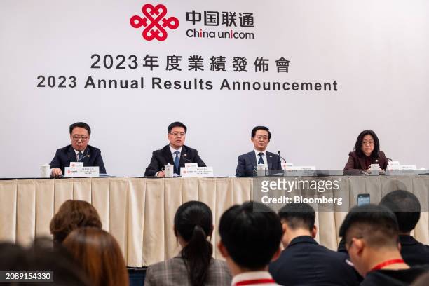 Liang Baojun, senior vice president of China Unicom Hong Kong Ltd., from left, Chen Zhongyue, chairman and chief executive officer, Wang Junzhi,...