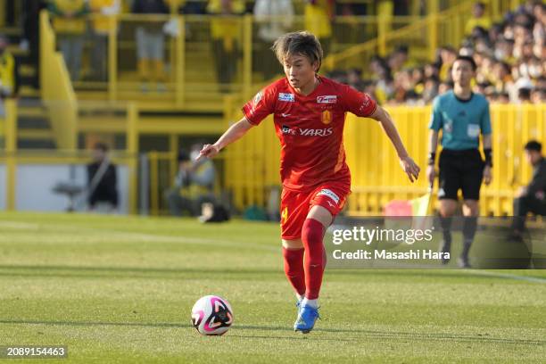 Tsukasa Morishima of Nagoya Grampus in action during the J.LEAGUE MEIJI YASUDA J1 4th Sec. Match between Kashiwa Reysol and Nagoya Grampus at SANKYO...