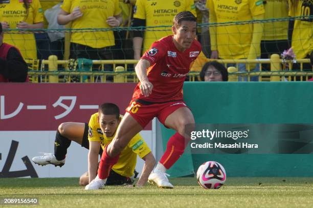 Ryosuke Yamanaka of Nagoya Grampus in action during the J.LEAGUE MEIJI YASUDA J1 4th Sec. Match between Kashiwa Reysol and Nagoya Grampus at SANKYO...