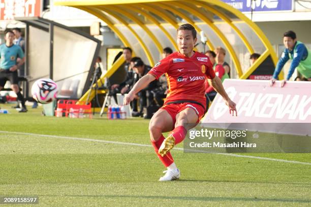 Ryosuke Yamanaka of Nagoya Grampus in action during the J.LEAGUE MEIJI YASUDA J1 4th Sec. Match between Kashiwa Reysol and Nagoya Grampus at SANKYO...