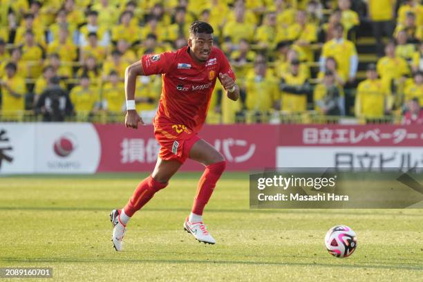 Kennedyegbus Mikuni of Nagoya Grampus in action during the J.LEAGUE MEIJI YASUDA J1 4th Sec. Match between Kashiwa Reysol and Nagoya Grampus at...