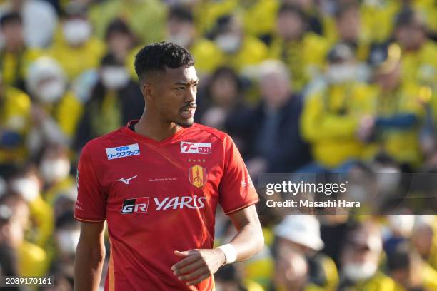 Kennedyegbus Mikuni of Nagoya Grampus looks on during the J.LEAGUE MEIJI YASUDA J1 4th Sec. Match between Kashiwa Reysol and Nagoya Grampus at SANKYO...