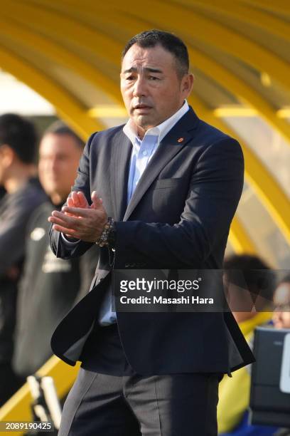 Kenta Hasegawa, coach of Nagoya Grampus looks on during the J.LEAGUE MEIJI YASUDA J1 4th Sec. Match between Kashiwa Reysol and Nagoya Grampus at...