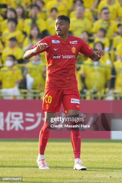 Kennedyegbus Mikuni of Nagoya Grampus looks on during the J.LEAGUE MEIJI YASUDA J1 4th Sec. Match between Kashiwa Reysol and Nagoya Grampus at SANKYO...