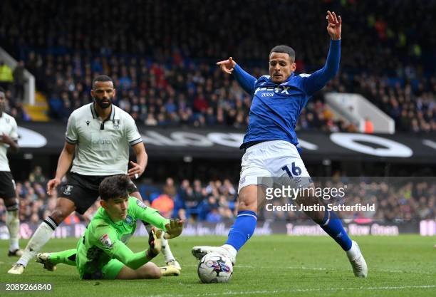 Ali Al-Hamadi of Ipswich Town has a chanced saved by James Beadle of Sheffield Wednesday during the Sky Bet Championship match between Ipswich Town...