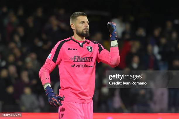 Benoit Costil of US Salernitana during the Serie A TIM match between US Salernitana and US Lecce at Stadio Arechi on March 16, 2024 in Salerno, Italy.