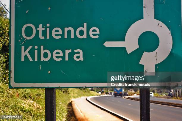 the road to kibera ( kenya) - nairobi county stock pictures, royalty-free photos & images