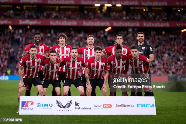 Players of Athletic Club line up for a team photo prior to the LaLiga EA Sports match between Athletic Club and Deportivo Alaves at San Mames on...