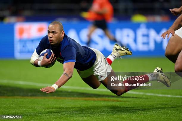 Gael Fickou of France scores his team's third try during the Guinness Six Nations 2024 match between France and England at Groupama Stadium on March...