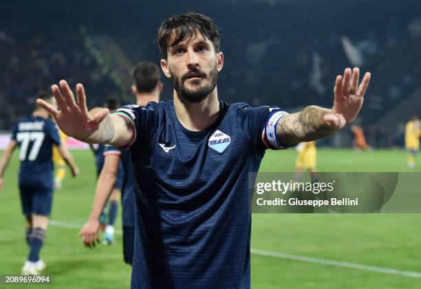 Luis Alberto of SS Lazio gestures during the Serie A TIM match between Frosinone Calcio and SS Lazio at Stadio Benito Stirpe on March 16, 2024 in...