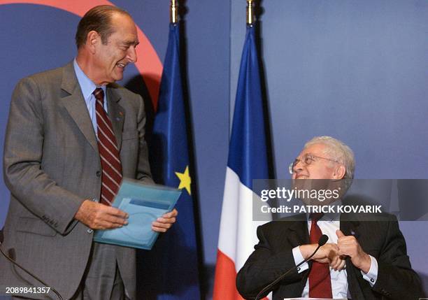 Le président de la République Jacques Chirac et le Premier ministre Lionel Jospin tiennent une conférence de presse, le 19 Octobre 2001 à Gand, à...