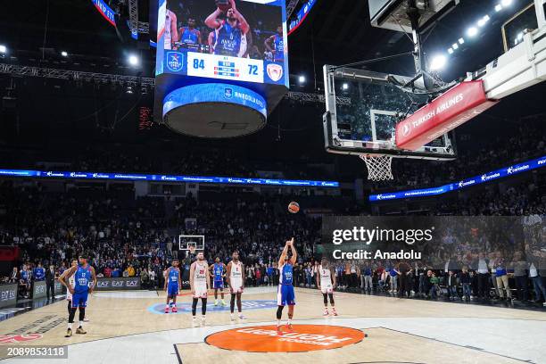 Shane Larkin of Anadolu Efes competes during the Turkish Airlines Euroleague 30th week match between Anadolu Efes and Olympiakos at Sinan Erdem...