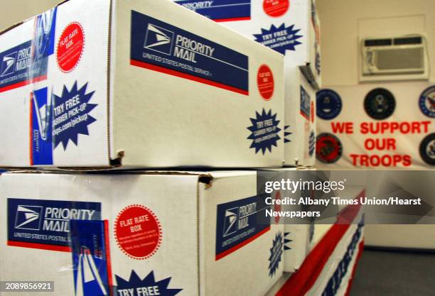 Mailing Stuff 2,321 Box Full Of Items Stock Photos, High-Res Pictures, and Images ...
