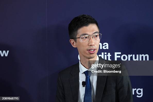 Christopher Li, head of Asia credit trading desk analysts at BNP... Nachrichtenfoto - Getty Images Christopher Li, head of Asia credit trading desk analysts at BNP... Nachrichtenfoto - Getty Images