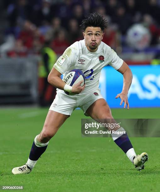 Marcus Smith of England runs with the ball during the Guinness Six Nations 2024 match between France and England at Groupama Stadium on March 16,...