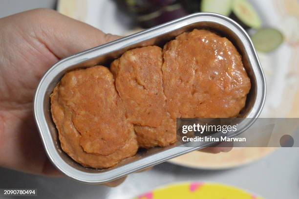 canned corned beef - beef-corned-can stock pictures, royalty-free photos & images