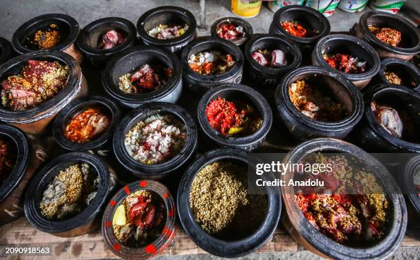 The casseroles of different sizes brought by housewives according to the number of people in the family are placed in the oven while the ovens in the...