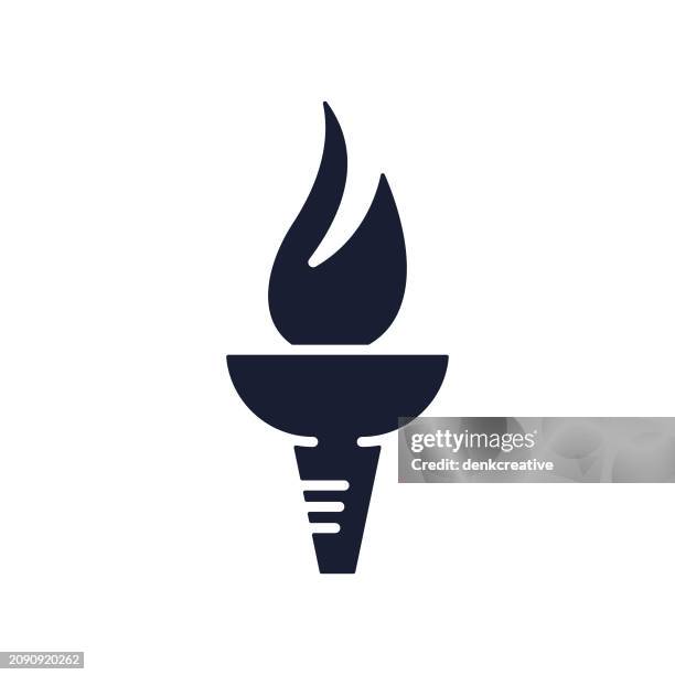 ilustraciones, imágenes clip art, dibujos animados e iconos de stock de icono vectorial sólido para antorcha - acontecimiento deportivo internacional