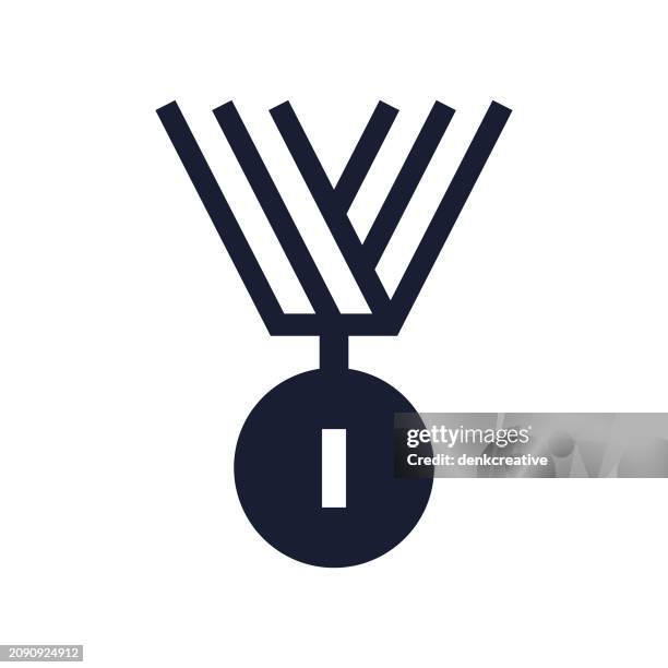 illustrazioni stock, clip art, cartoni animati e icone di tendenza di icona vettoriale solida per l'atleta - vincitore di medaglia