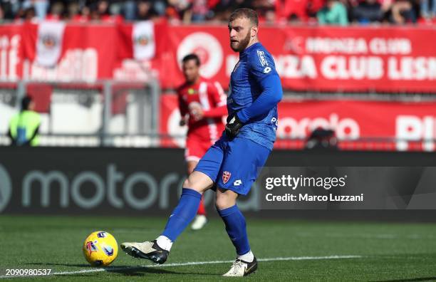 Michele Di Gregorio of AC Monza in action during the Serie A TIM match between AC Monza and Cagliari at U-Power Stadium on March 16, 2024 in Monza,...