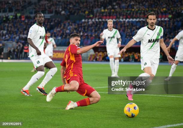 Houssem Aouar of AS Roma in action during the Serie A TIM match between AS Roma and US Sassuolo at Stadio Olimpico on March 17, 2024 in Rome, Italy.