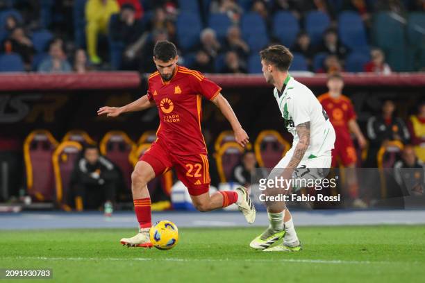 Houssem Aouar of AS Roma in action during the Serie A TIM match between AS Roma and US Sassuolo at Stadio Olimpico on March 17, 2024 in Rome, Italy.