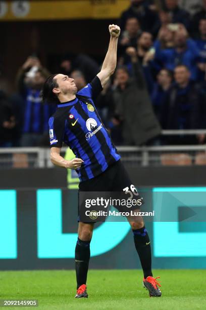 Matteo Darmian of FC Internazionale celebrates scoring his team's first goal during the Serie A TIM match between FC Internazionale and SSC Napoli at...