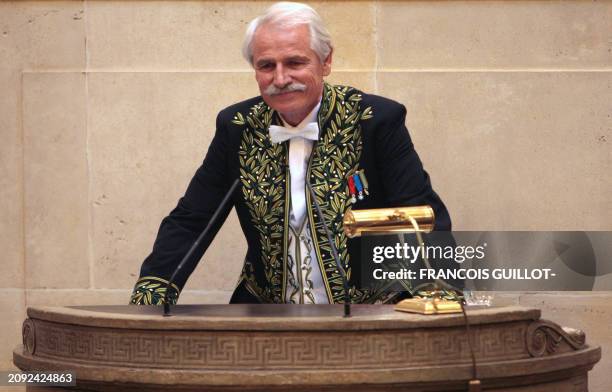 Le photographe Yann Arthus-Bertrand prononce un discours lors de sa réception à l'Institut de France après son élection à l'académie des Beaux-Arts,...