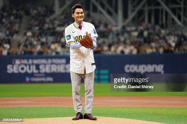 Chan Ho Park throws out the ceremonial first pitch prior to the 2024 Seoul Series game between the Los Angeles Dodgers and the San Diego Padres at...