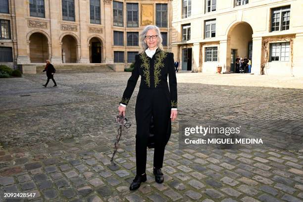 New member of the Academie des Beaux-Art US photographer Annie Leibovitz poses with her sword designed by Ariel Dearie prior to her induction...