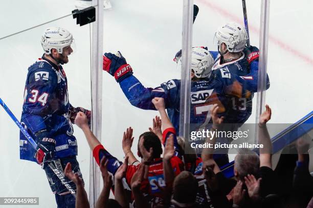 March 2024, Baden-Württemberg, Mannheim: Ice hockey: DEL, Adler Mannheim - Eisbären Berlin, championship round, quarter-finals, matchday 2....