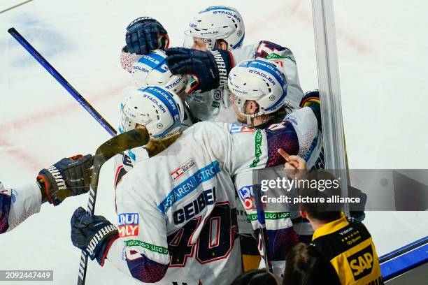 March 2024, Baden-Württemberg, Mannheim: Ice hockey: DEL, Adler Mannheim - Eisbären Berlin, championship round, quarter-finals, matchday 2. Berlin's...