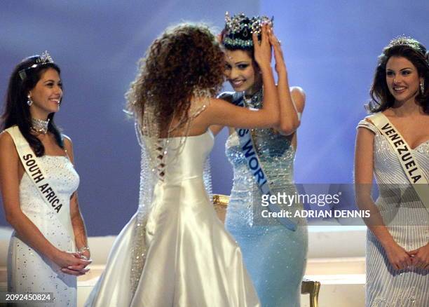 Miss India Yukta Mookhey is crowned the new Miss World in London 04 December 1999. Miss Venezuala Martina Thorogood was runner up and Miss South...