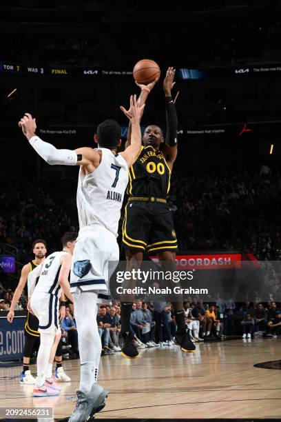 Jonathan Kuminga of the Golden State Warriors shoots the ball during the game against the Memphis Grizzlies on March 20, 2024 at Chase Center in San...