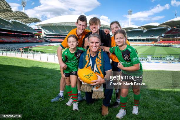 Classic Wallaby and member of the 1989 Combined Australia and New Zealand XV Tim Horan with local junior Rugby Union players Sophie Wylie Henri...