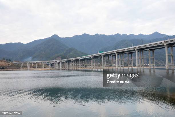 highway bridge over the lake - 福建省 stock pictures, royalty-free photos & images