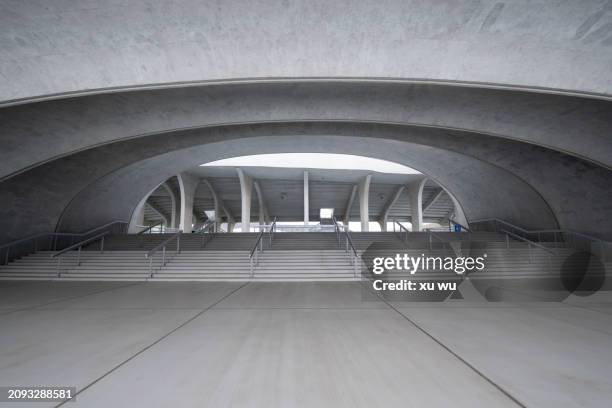 modern building concrete wall empty curved aisle - 浙江省 - fotografias e filmes do acervo