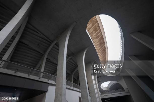 looking up at stadium modern building concrete wall - 浙江省 - fotografias e filmes do acervo