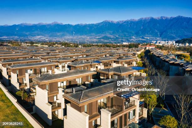 aerial view of townhouse andresidential - twee onder één kap huis stockfoto's en -beelden