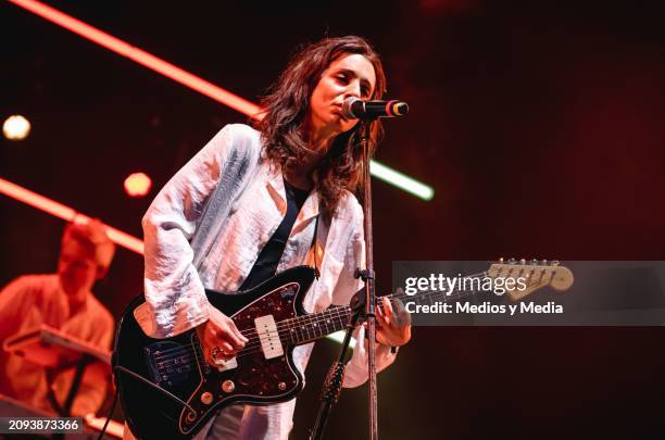 Chloe Alper of James band, performs during the day 02 of Vive Latino 2024 festival at Autodromo Hermanos Rodriguez on March 17, 2024 in Mexico City,...