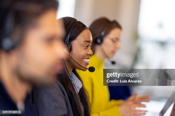 technical support agents working in call center - call center imagens e fotografias de stock