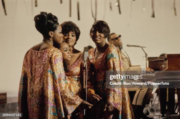 The Raelets 117 The Raelettes Stock Photos, High-Res Pictures, and Images - Getty ...