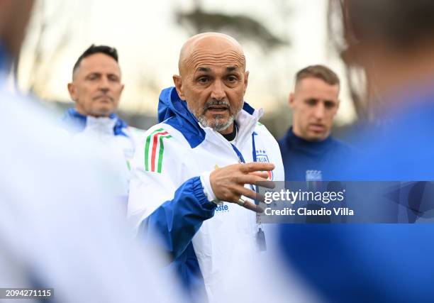 Head coach of Italy Luciano Spalletti spaeks to players during a Italy training session at Centro Sportivo Giulio Onesti on March 18, 2024 in Rome,...