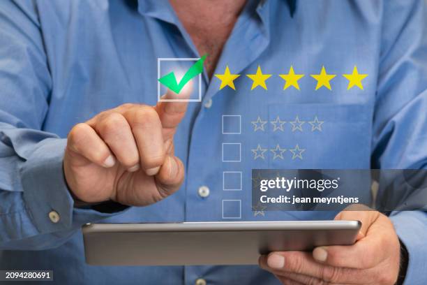 person give excellent five-star ratings on virtual screen. - lealdade imagens e fotografias de stock