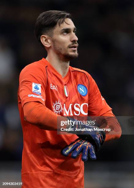 Alex Meret of SSC Napoli reacts during the Serie A TIM match between FC Internazionale and SSC Napoli at Stadio Giuseppe Meazza on March 17, 2024 in...