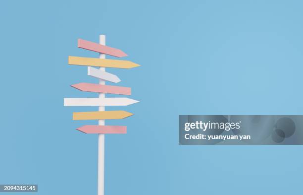 road sign choice concept background - señal de dirección fotografías e imágenes de stock