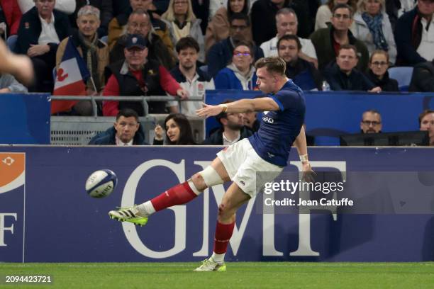 Leo Barre of France in action during the Guinness Six Nations 2024 match between France and England at Groupama Stadium on March 16, 2024 in Decines...