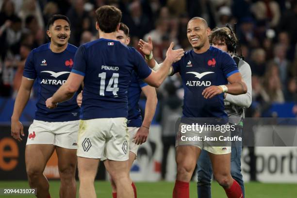 Gael Fickou of France celebrates his try with teammates during the Guinness Six Nations 2024 match between France and England at Groupama Stadium on...